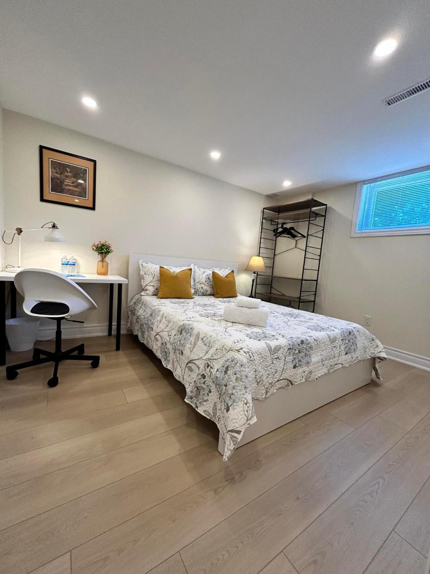 Brand New Lower Home With Exclusive Bathroom Toronto Exterior foto
